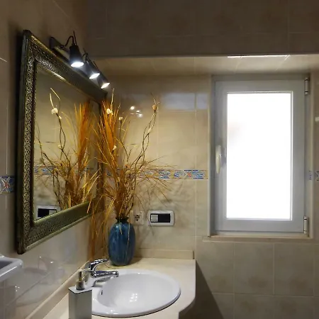 Lucas House 1 *