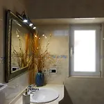 Lucas House 1 *